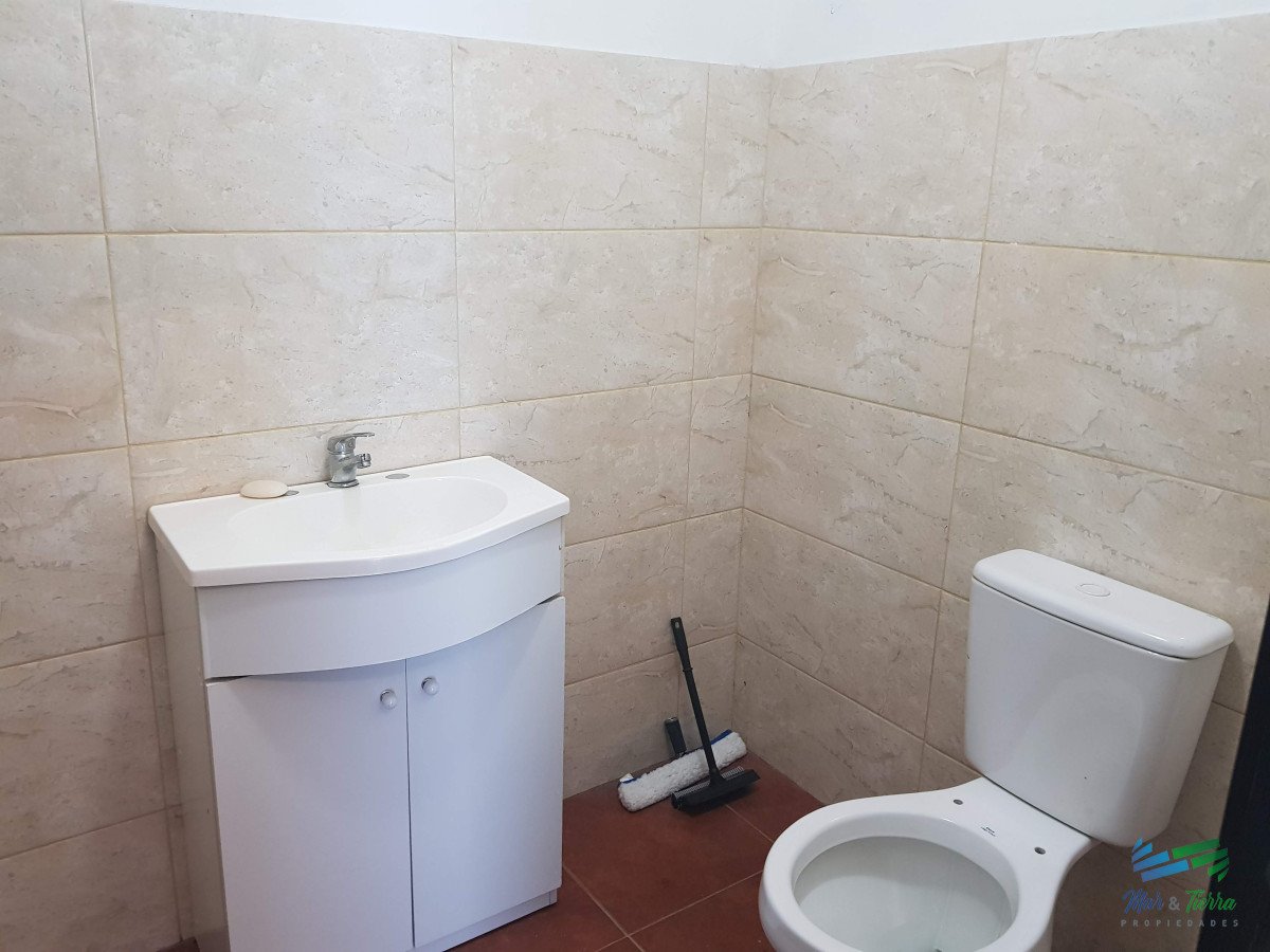 Local Comercial ID.2619 - En venta excelente galpon con oficinas, 600 m2, en Maldonado.