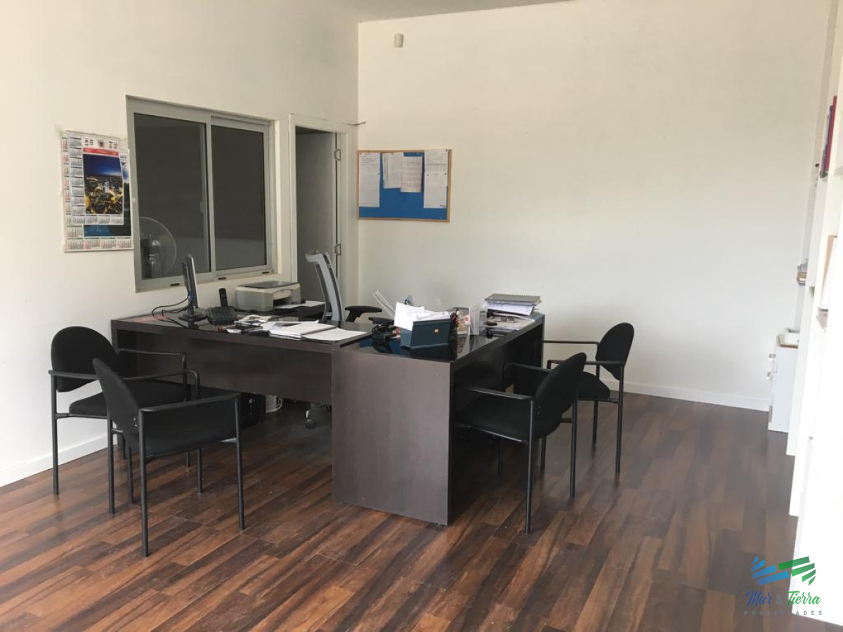 Local Comercial ID.2619 - En venta excelente galpon con oficinas, 600 m2, en Maldonado.