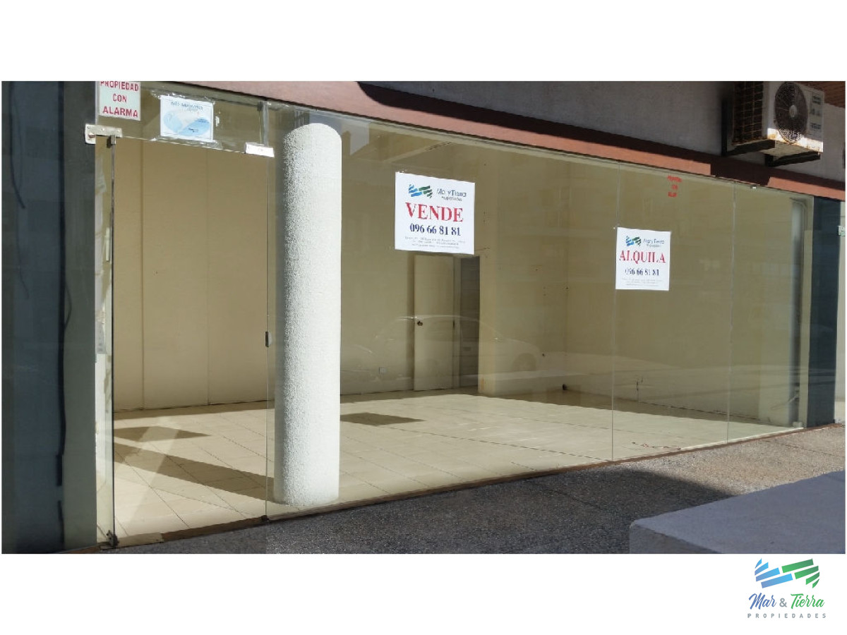 Local Comercial ID.2066 - Vendo local a la calle con muy buen frente vidriado.