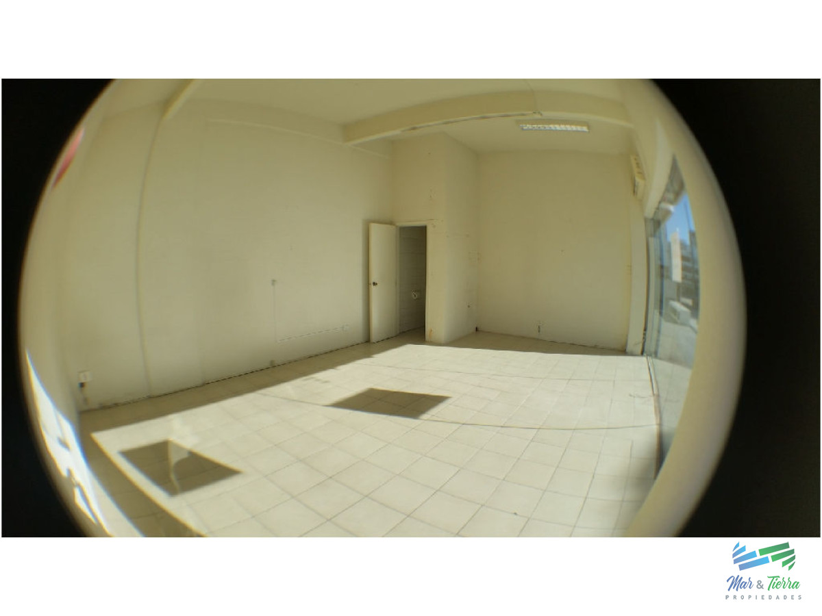 Local Comercial ID.2066 - Vendo local a la calle con muy buen frente vidriado.