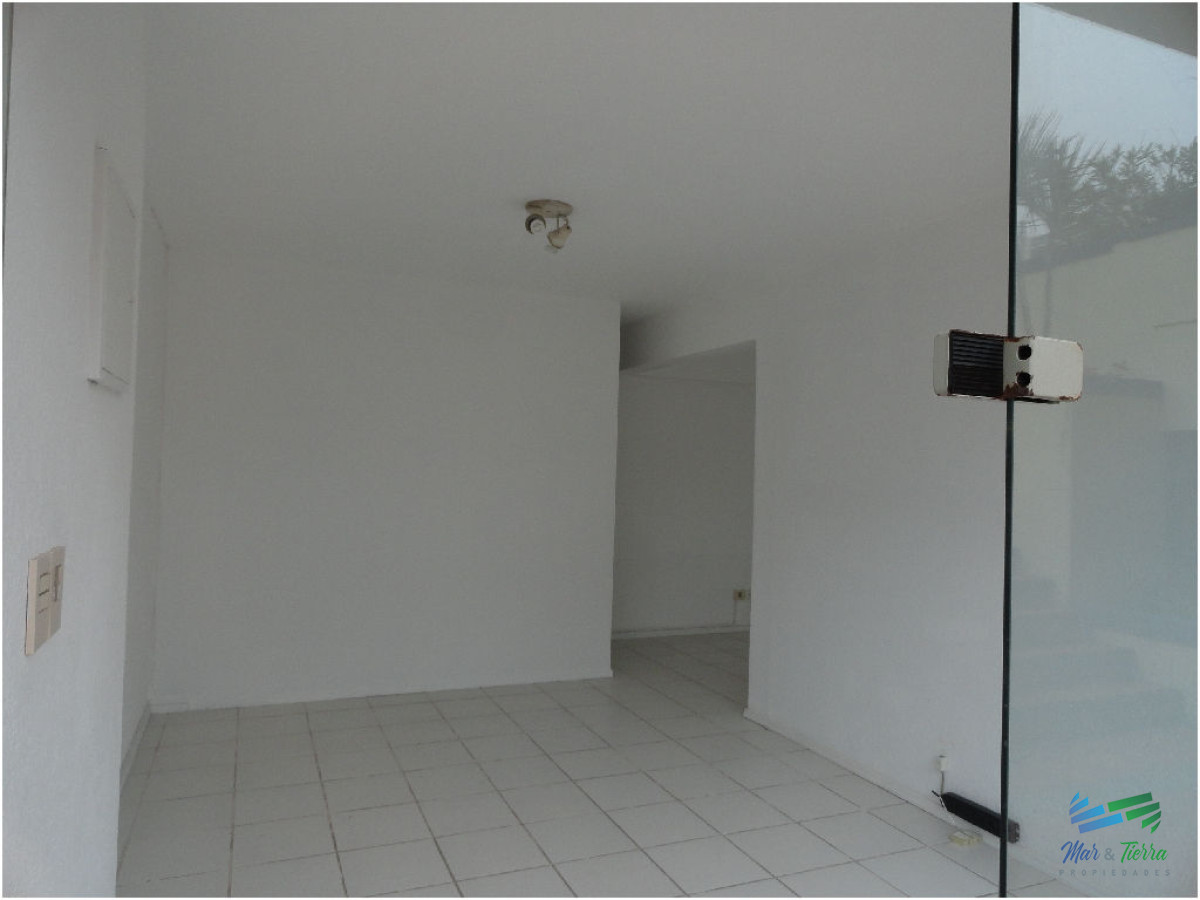 Local Comercial ID.2069 - Local en Punta del Este, Península