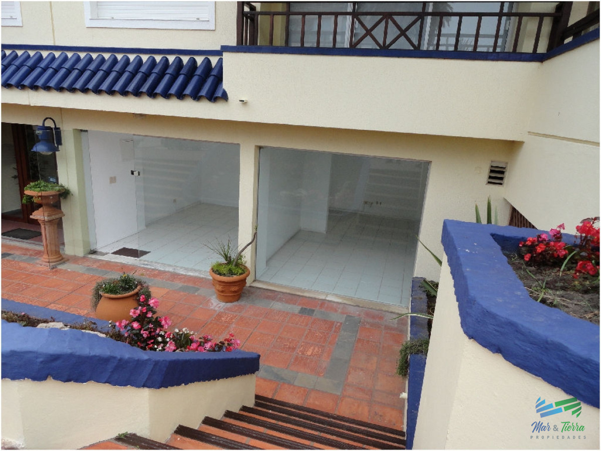 Local Comercial ID.2069 - Local en Punta del Este, Península