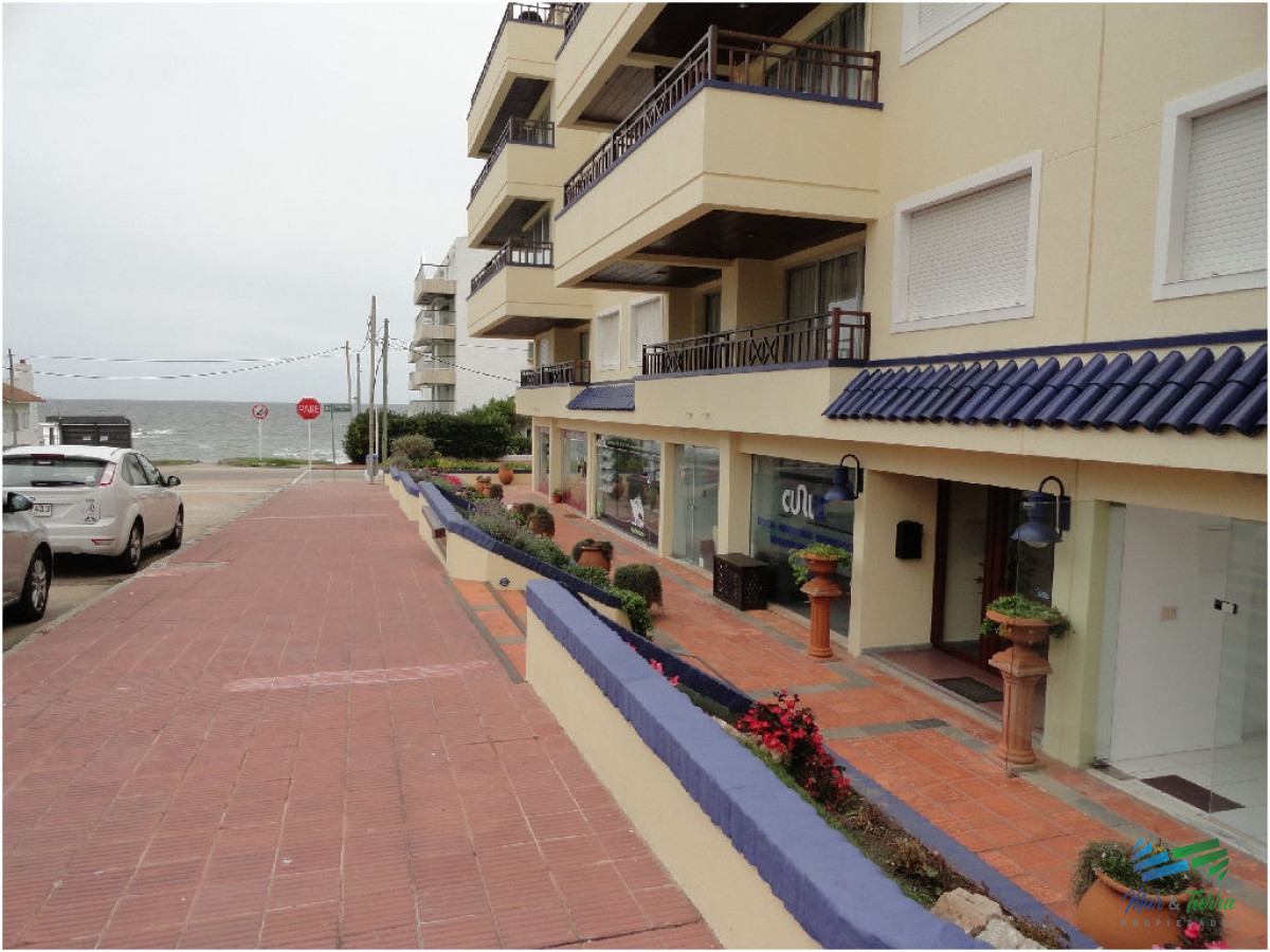 Local Comercial ID.2069 - Local en Punta del Este, Península