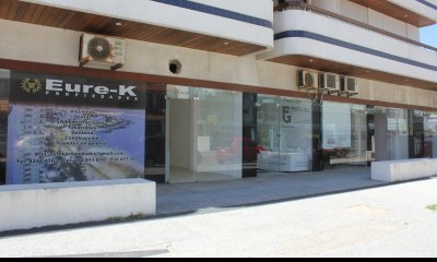Se vende local a la calle en Punta del Este, zona Peninsula.