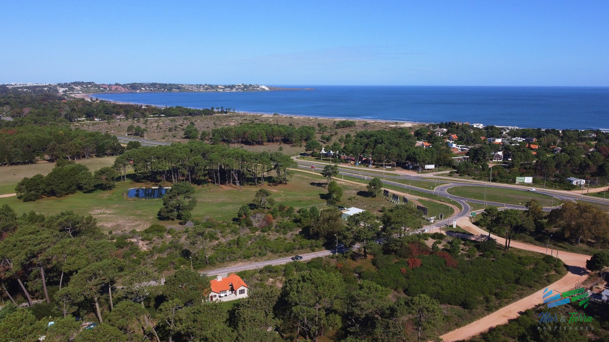 Venta de terreno en Club  del Lago cerca de la playa