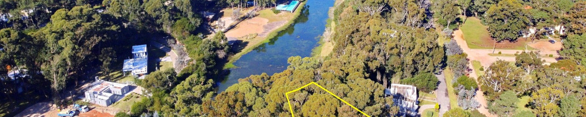 Vendo terreno sobre el lago en Bario privado Design Village de Solanas, Punta del Este