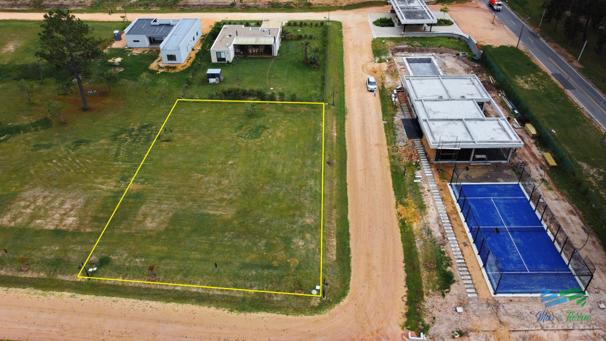 Terreno ID.4683 - Oportunidad terrenos en Barrio Privado La Jacinta playa Mansa Punta del Este Maldonado 