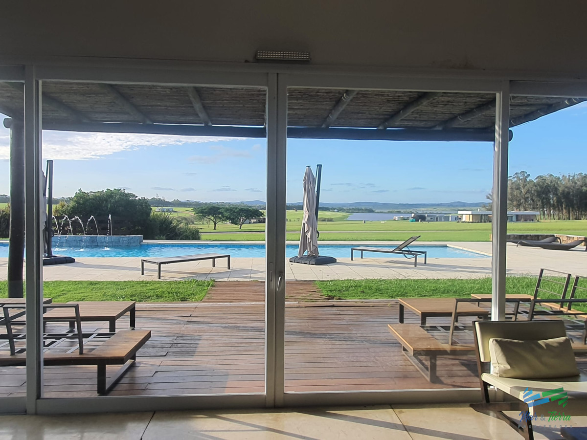 Terreno ID.4258 - Venta de terreno en Laguna de los Cisnes superficie de 6.700 m2 con costa de laguna