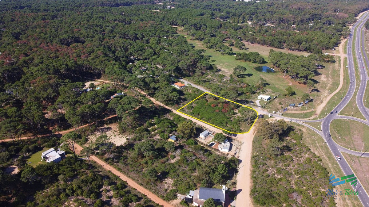 Terreno ID.4246 - Venta de gran terreno esquinero en Club del Lago Punta Ballena