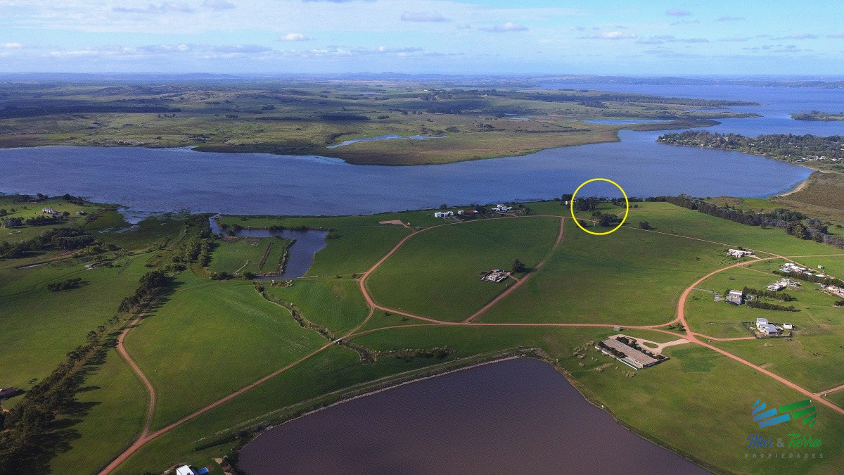 Terreno ID.4258 - Venta de terreno en Laguna de los Cisnes superficie de 6.700 m2 con costa de laguna
