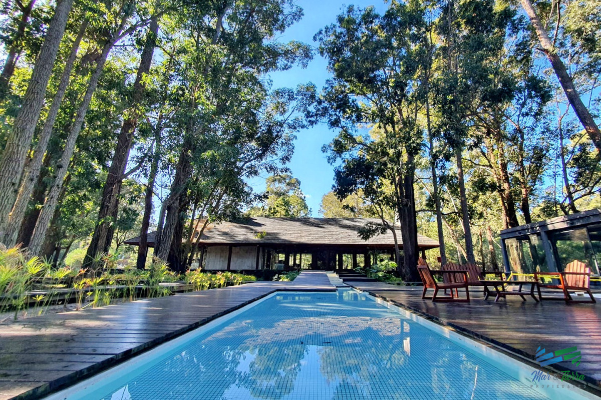 Terreno ID.4229 - Vendo terreno sobre el lago en Bario privado Design Village de Solanas, Punta del Este
