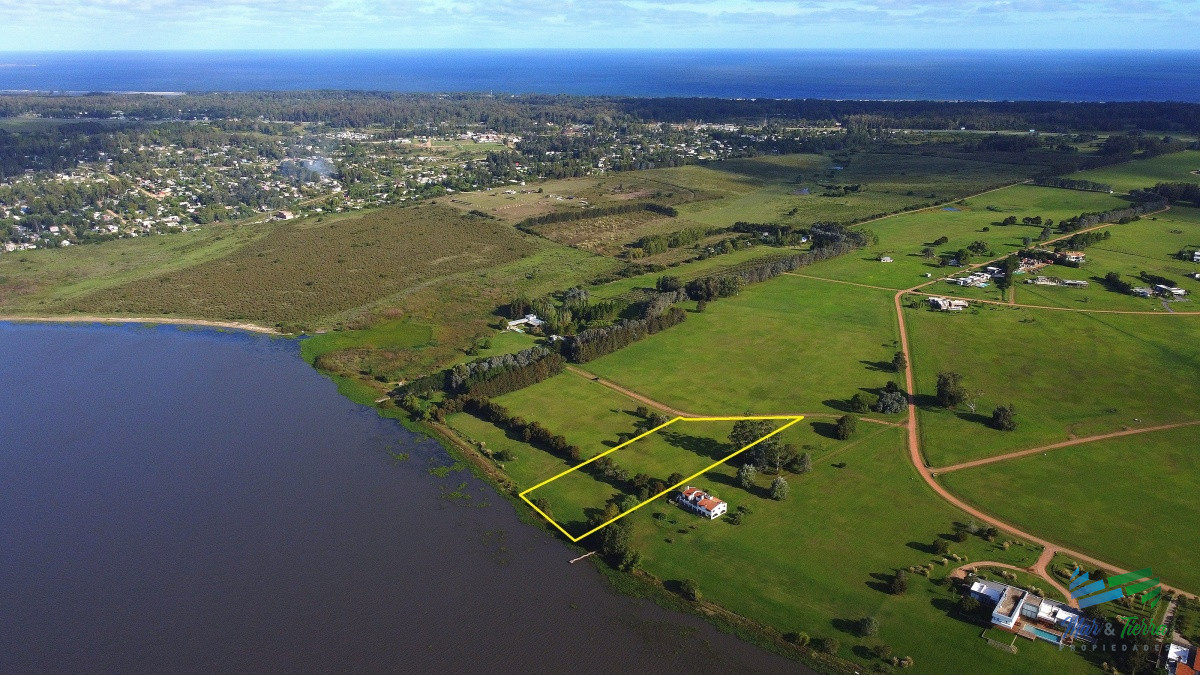 Terreno ID.4258 - Venta de terreno en Laguna de los Cisnes superficie de 6.700 m2 con costa de laguna