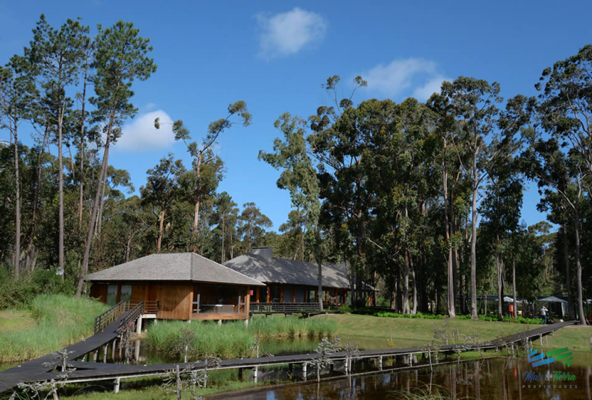 Terreno ID.4933 - En venta terreno en Bario privado Design Village de Solanas, Punta del Este