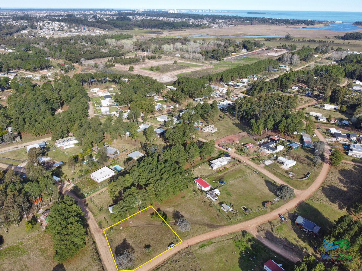 Terreno ID.5449 - Venta de terreno esquinero de 1.000 m2 en Chacras del Pinar Camino Lussich Maldonado 