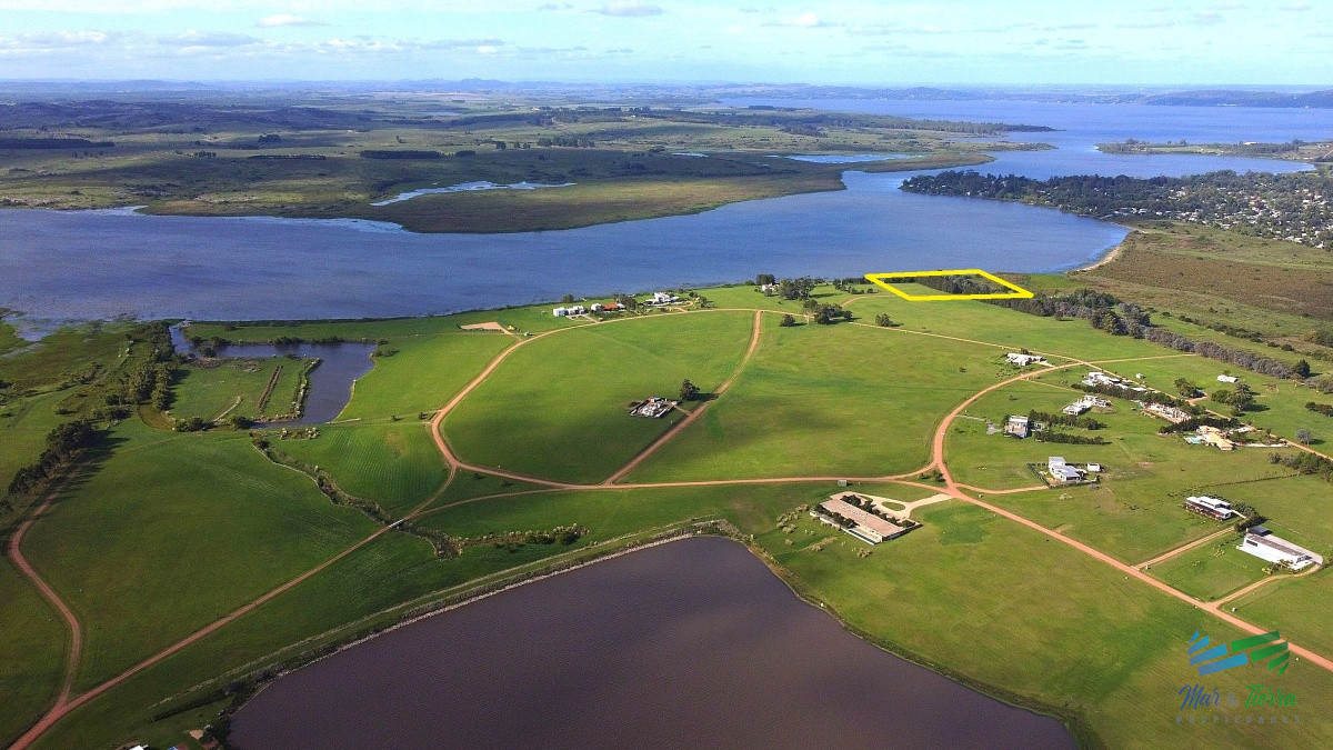 Terreno ID.4256 - Terreno de mas de 5000 m2 con costa de laguna en Laguna de los Cisnes
