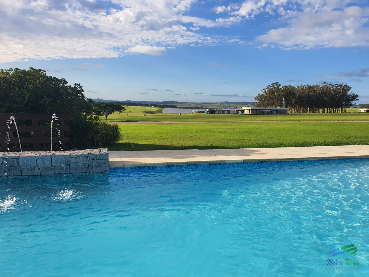 Terreno ID.4258 - Venta de terreno en Laguna de los Cisnes superficie de 6.700 m2 con costa de laguna
