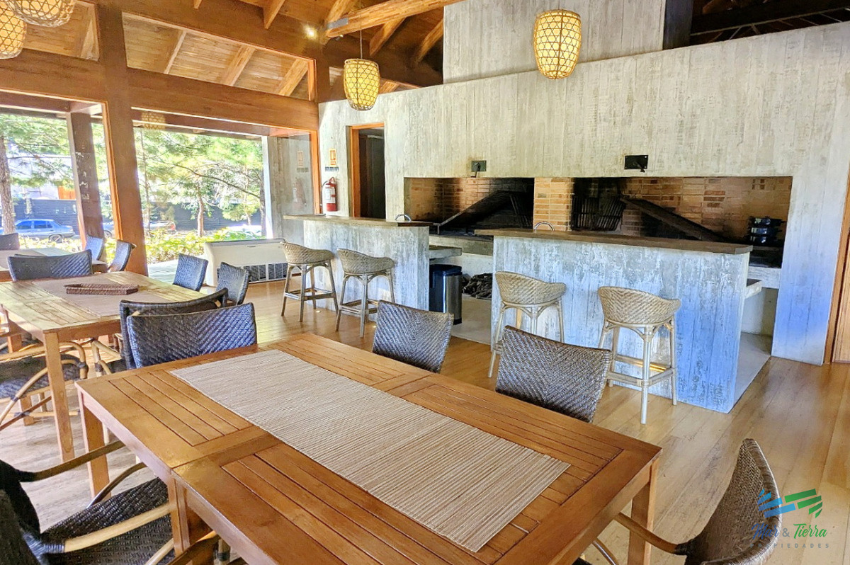 Terreno ID.4229 - Vendo terreno sobre el lago en Bario privado Design Village de Solanas, Punta del Este