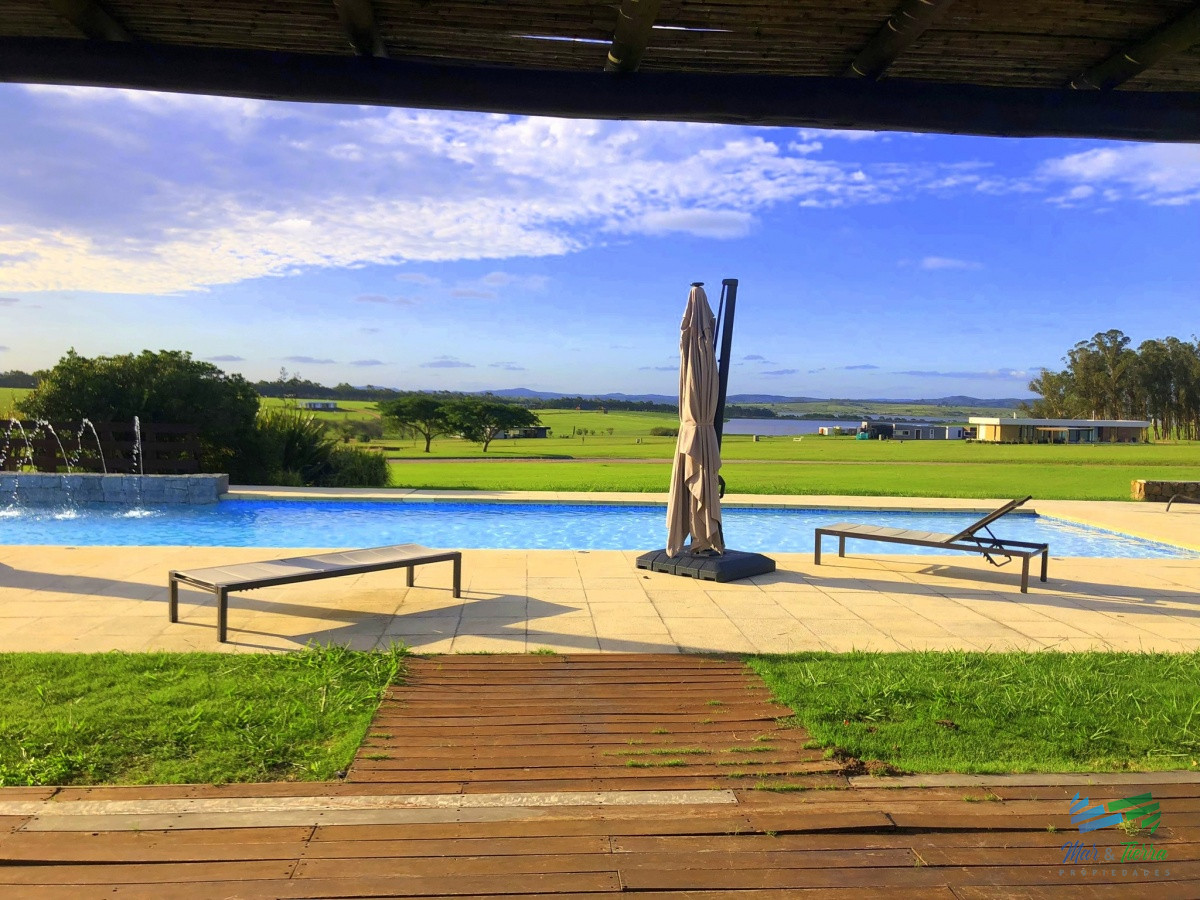 Terreno ID.4254 - Venta de  terreno proximo al aeropuesrto de Punta del Este en laguna de los cisnes