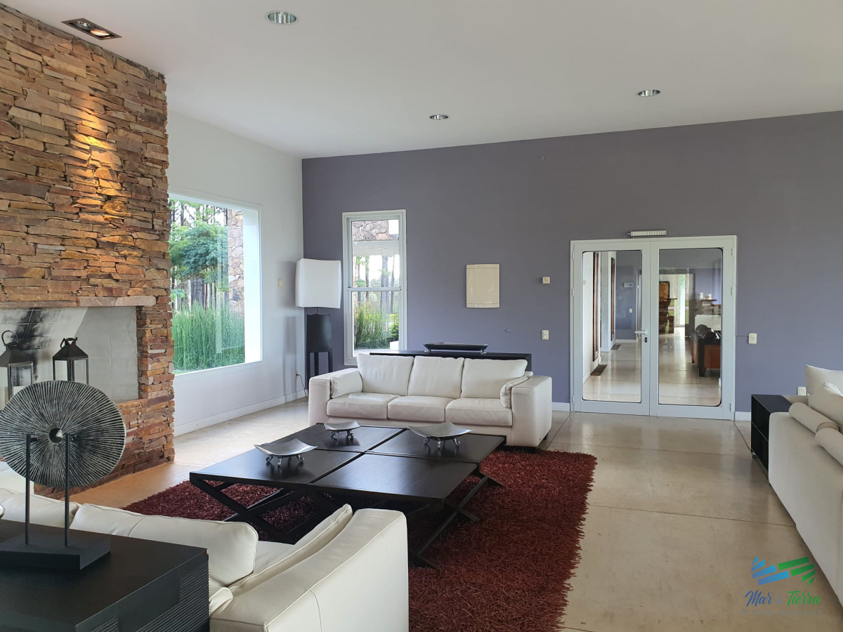 Terreno ID.4254 - Venta de  terreno proximo al aeropuesrto de Punta del Este en laguna de los cisnes