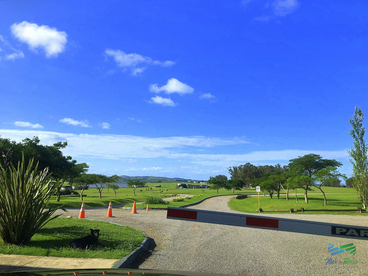 Terreno ID.4254 - Venta de  terreno proximo al aeropuesrto de Punta del Este en laguna de los cisnes