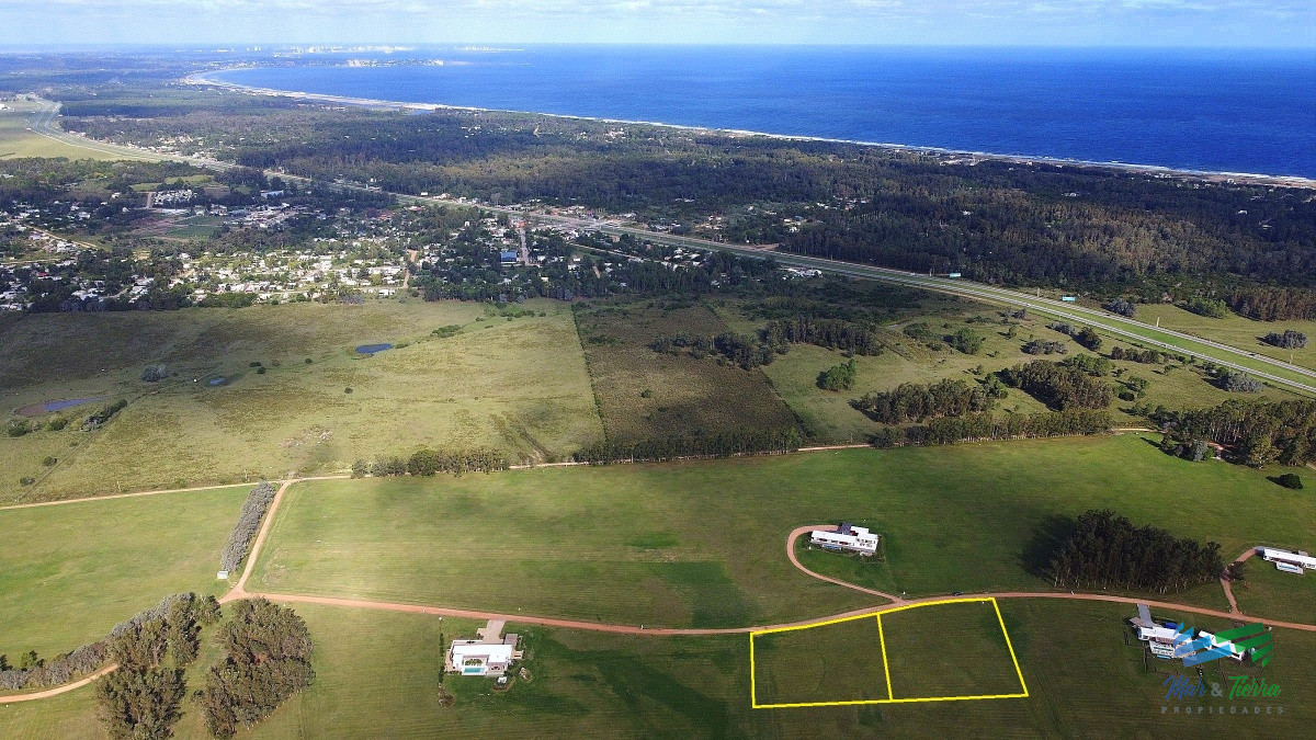 Terreno ID.4254 - Venta de  terreno proximo al aeropuesrto de Punta del Este en laguna de los cisnes