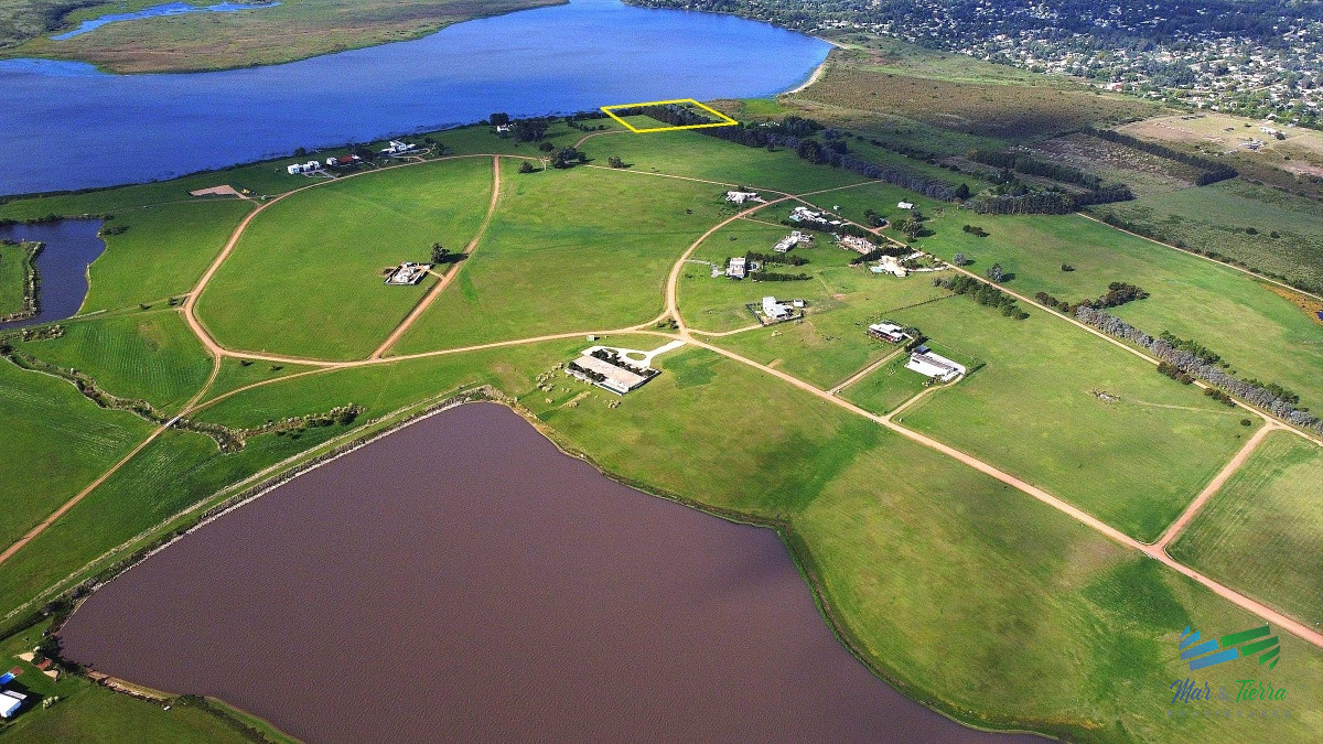Terreno ID.4256 - Terreno de mas de 5000 m2 con costa de laguna en Laguna de los Cisnes