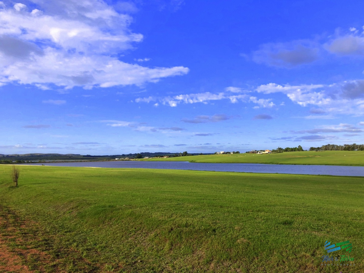 Terreno ID.4258 - Venta de terreno en Laguna de los Cisnes superficie de 6.700 m2 con costa de laguna