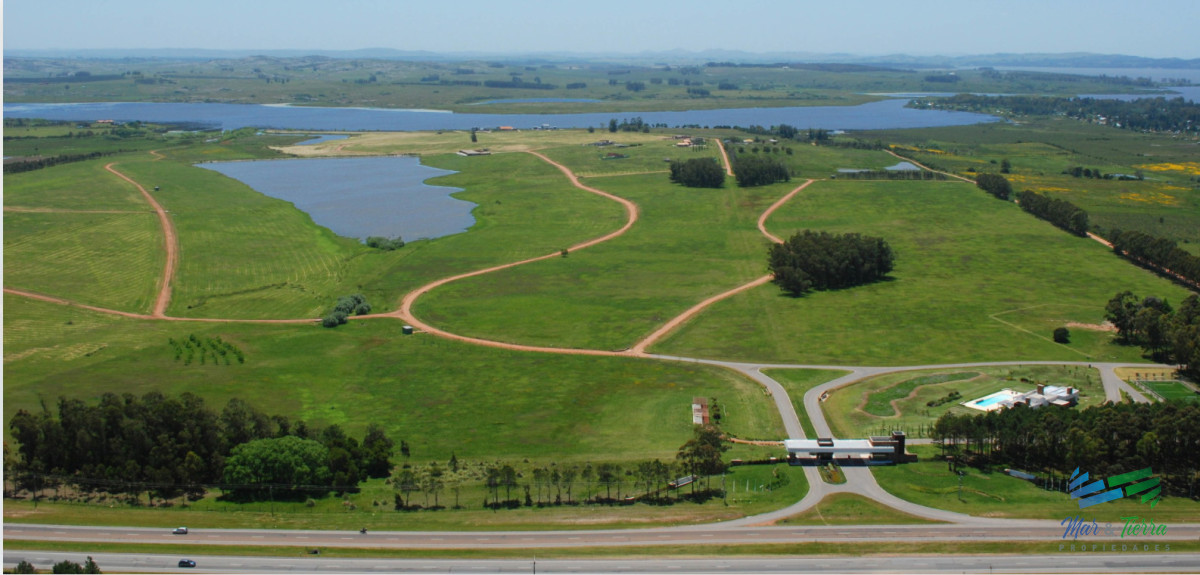 Terreno ID.4244 - Vendo terreno en barrio privado Laguna de los Cisnes, Punta del Este