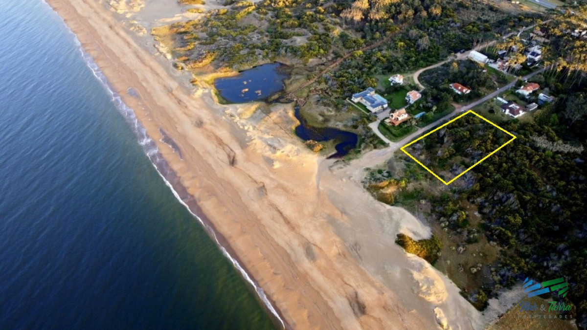 Terreno ID.3979 - Venta terreno primera linea Playa Mansa 