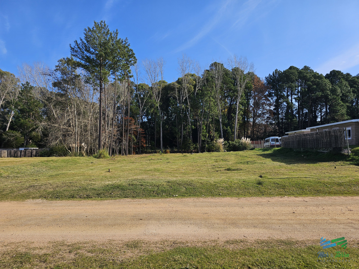 Terreno ID.3304 - Vendo Terreno 1.500 m2 en Barrio Privado Verde Mora, Punta Ballena, Punta del Este.