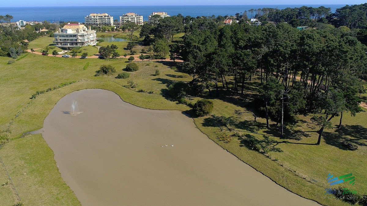 Terreno ID.4206 - Venta de terreno en playa mansa con entorno de campo proximo a Punta del Este