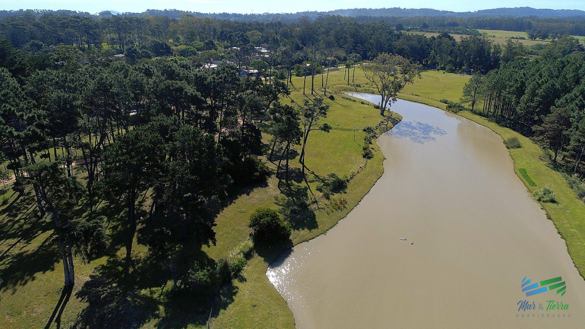 Terreno ID.4206 - Venta de terreno en playa mansa con entorno de campo proximo a Punta del Este