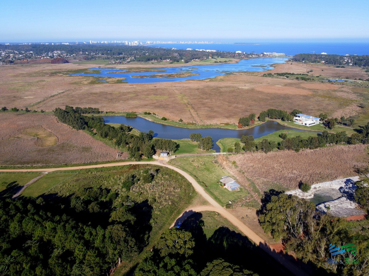 Terreno ID.4362 - Venta de terreno de 10.000 m2 en Punta del este, Laguna del Diario