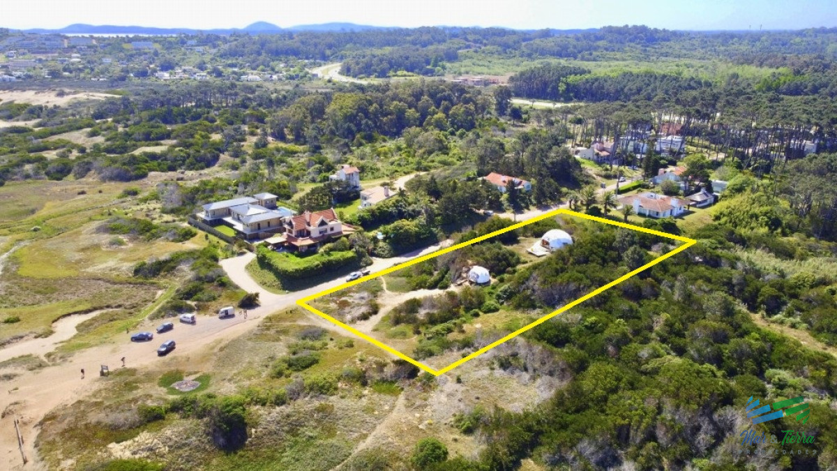 Terreno ID.3979 - Venta terreno primera linea Playa Mansa 