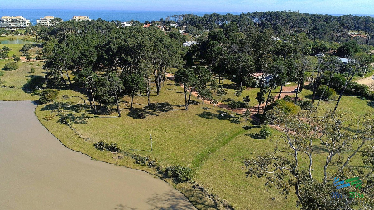 Terreno ID.4008 - Venta de terreno  m2 en playa Mansa Punta del Este