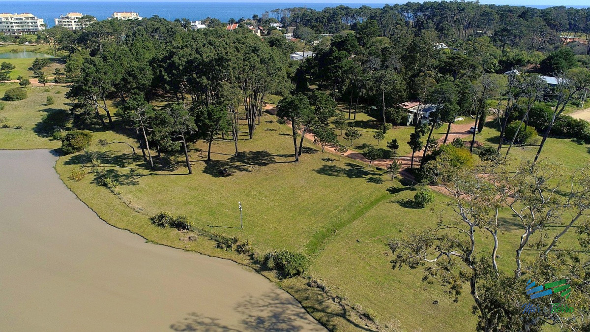 Terreno ID.4008 - Venta de terreno  m2 en playa Mansa Punta del Este