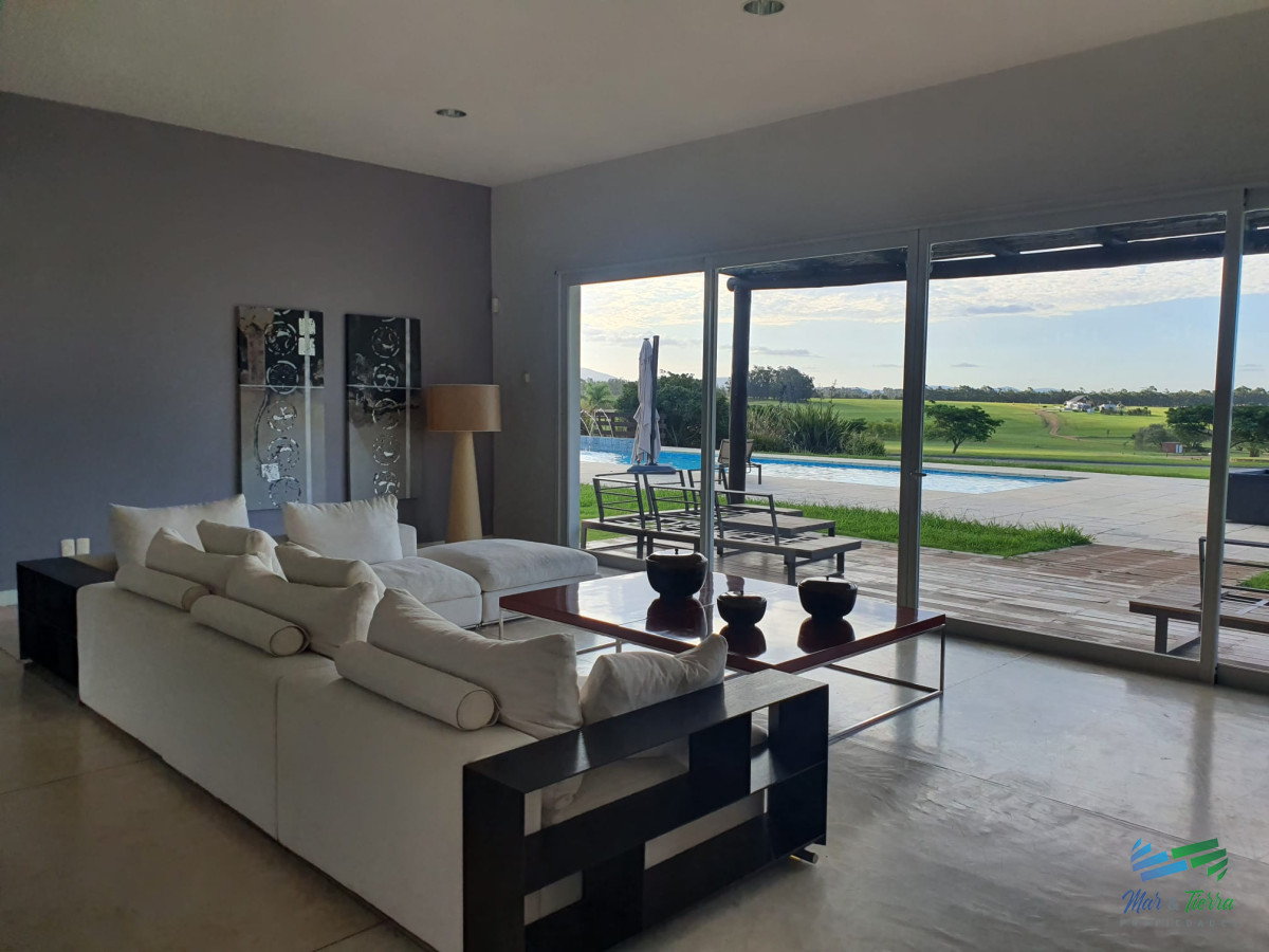 Terreno ID.4258 - Venta de terreno en Laguna de los Cisnes superficie de 6.700 m2 con costa de laguna