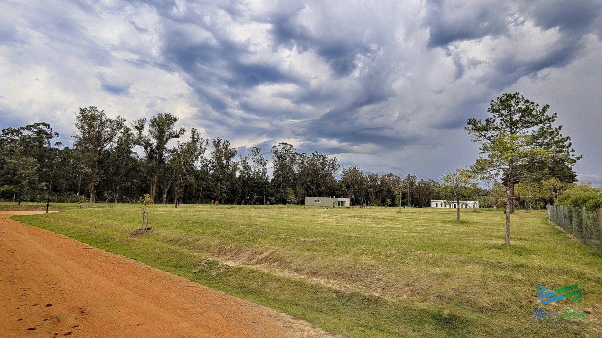 Terreno ID.4683 - Oportunidad terrenos en Barrio Privado La Jacinta playa Mansa Punta del Este Maldonado 