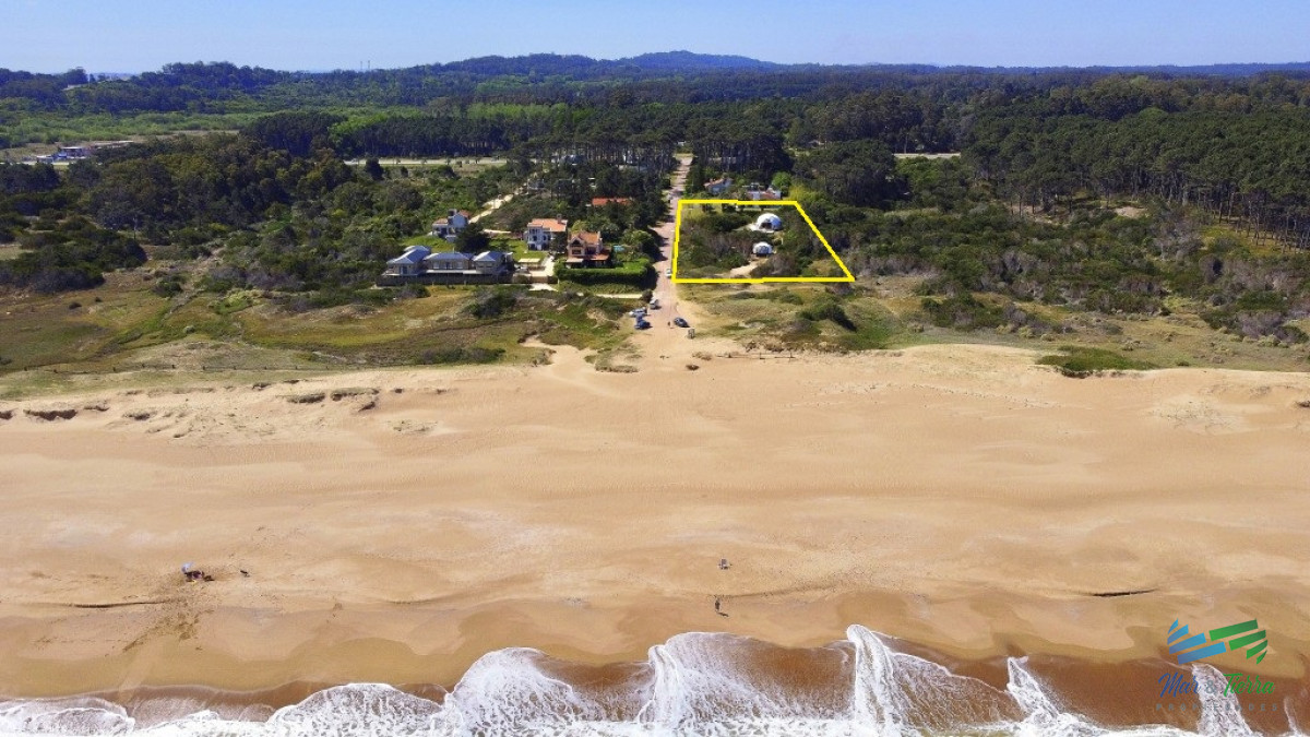 Terreno ID.3979 - Venta terreno primera linea Playa Mansa 