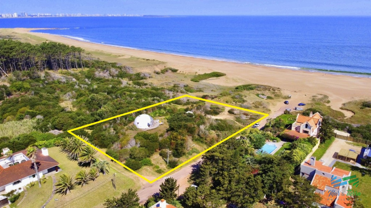 Terreno ID.3979 - Venta terreno primera linea Playa Mansa 