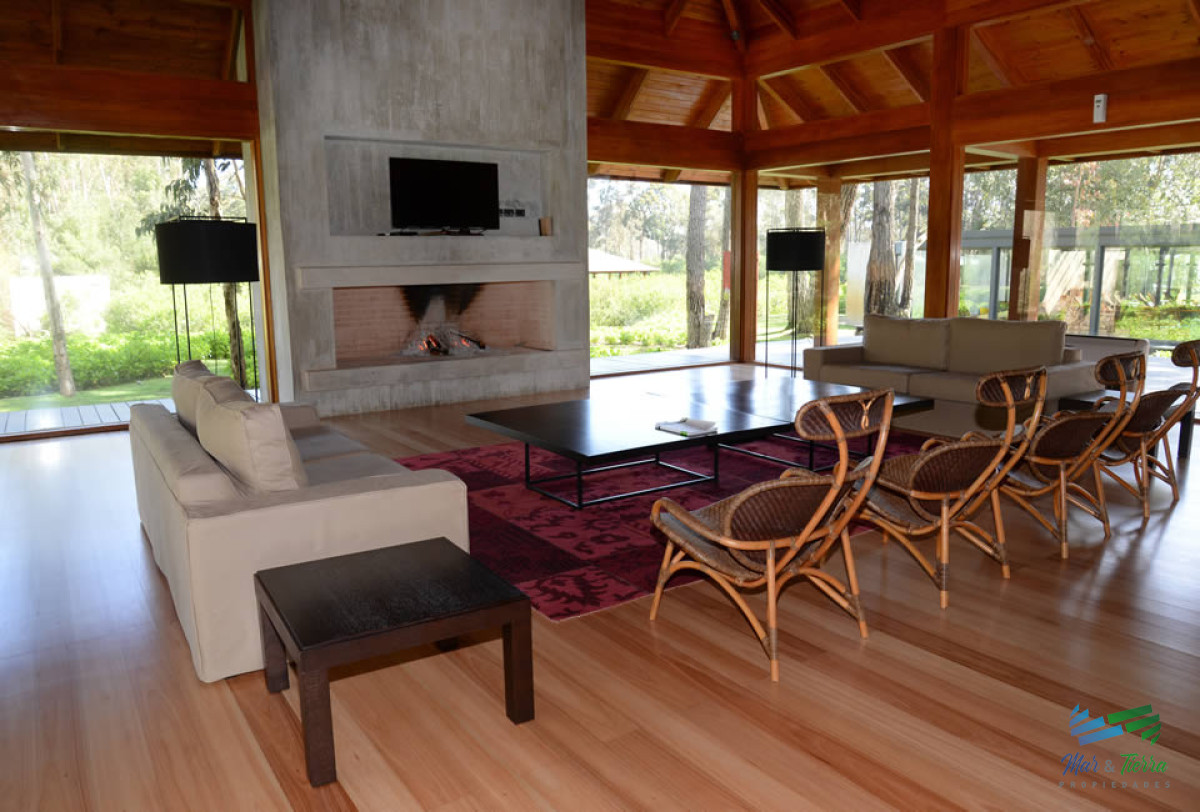 Terreno ID.4933 - En venta terreno en Bario privado Design Village de Solanas, Punta del Este