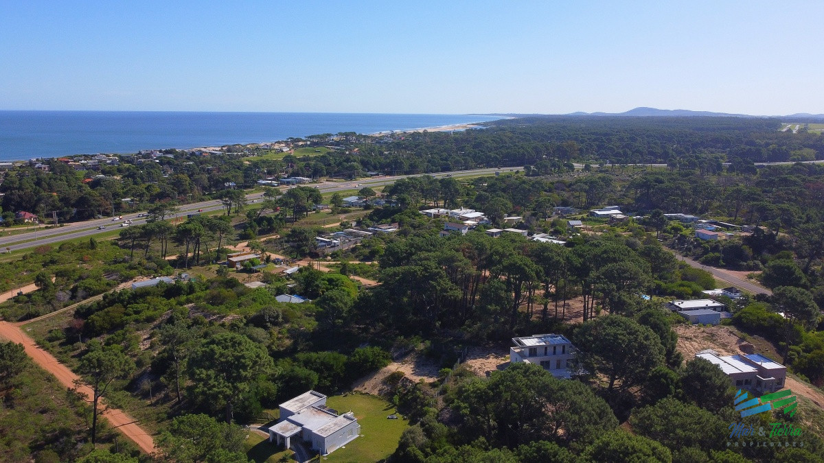 Terreno ID.4245 - Venta de terreno esquinero en Club del Lago Punta Ballena