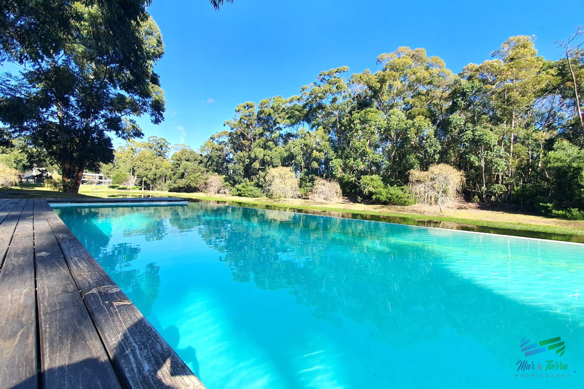 Terreno ID.4229 - Vendo terreno sobre el lago en Bario privado Design Village de Solanas, Punta del Este