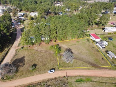 Venta de terreno de 1.000 m2 en Chacras del Pinar 