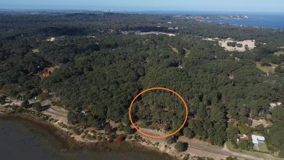 Venta de terreno en club del lago Punta Ballena 