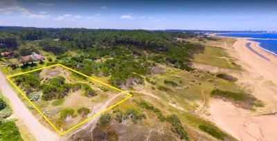 Venta terreno primera linea Playa Mansa 