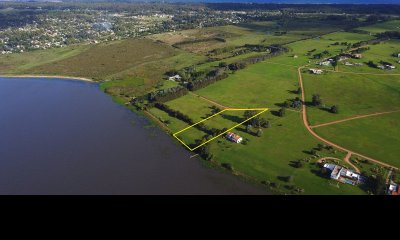 Venta de terreno en Laguna de los Cisnes superficie de 6.700 m2 con costa de laguna