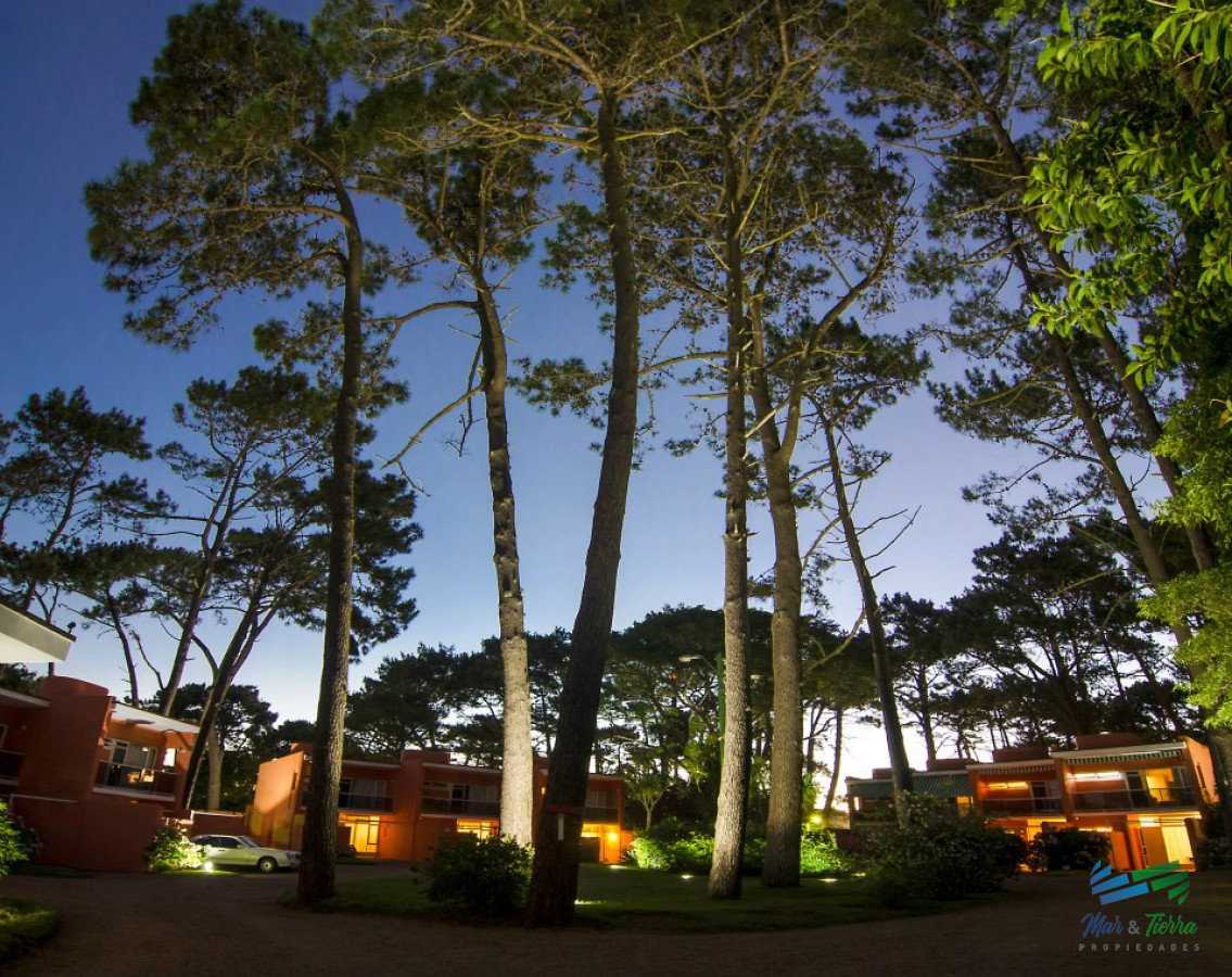Apartamento ID.3293 - Vendo apartamento tipo casa de 2 dormitorios, reciclado, en San Rafael, Punta del Este.
