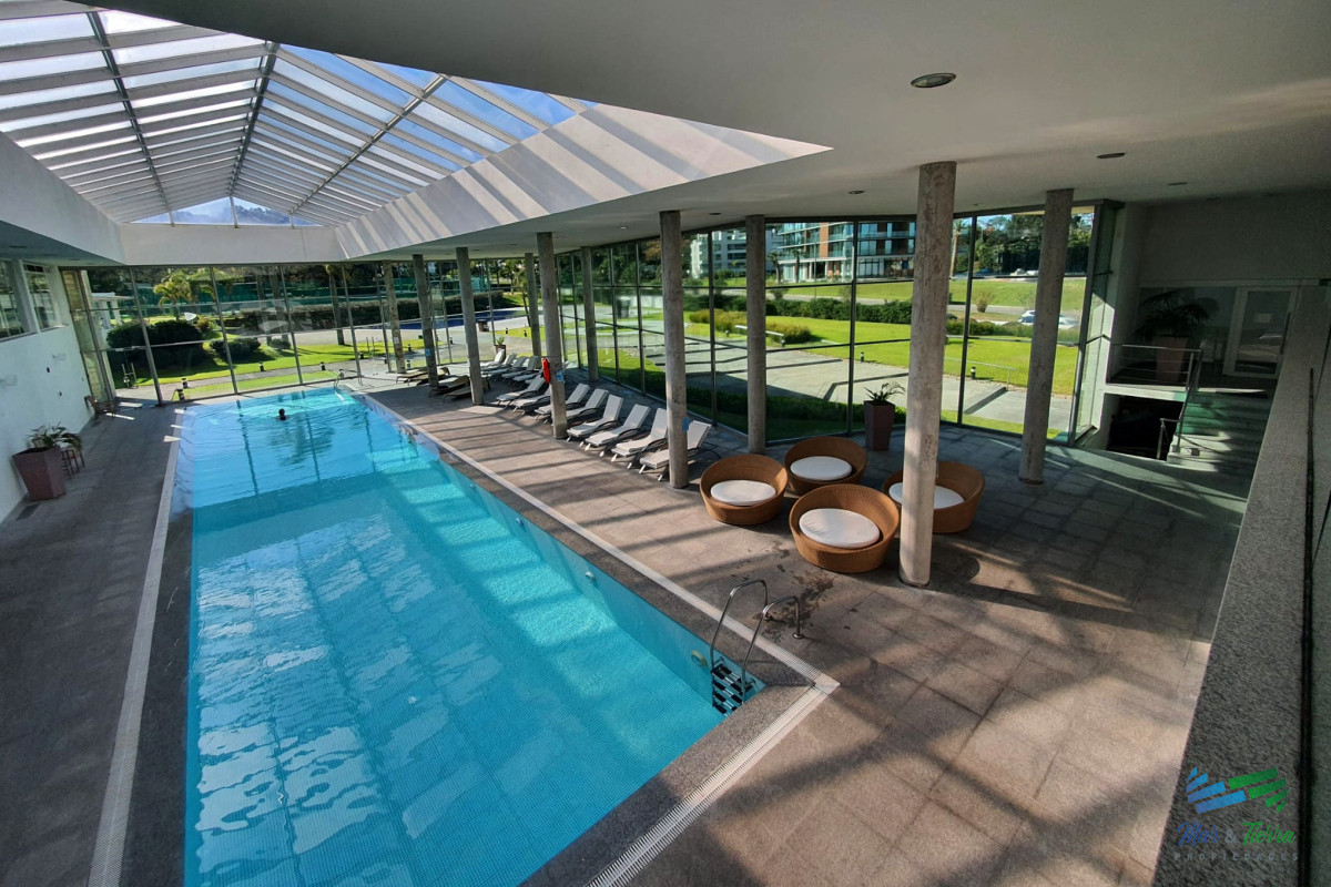 Apartamento ID.3664 - Alquilo apartamento 3 dormitorios frente al mar con servicios, Playa Mansa, Punta del Este