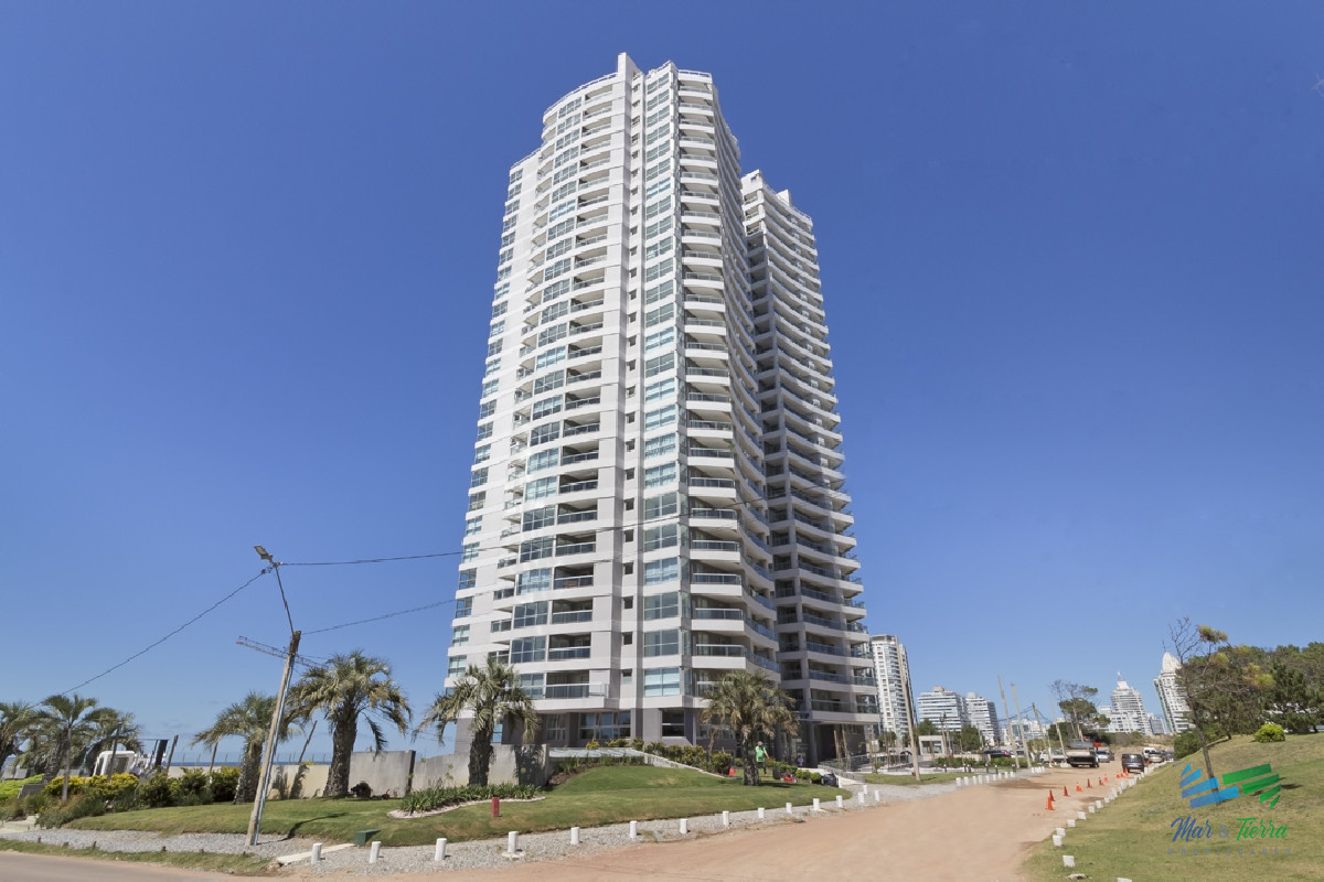 Apartamento ID.2270 - En venta.. piso alto, torre con todos los servicios.